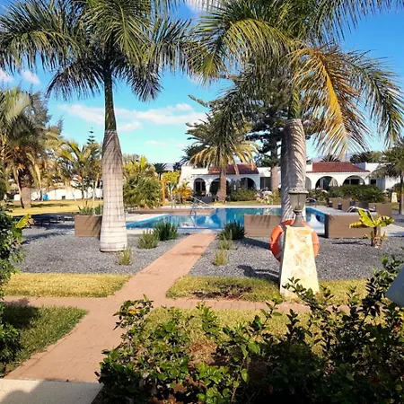 El Parque Rey Carlos 아파트호텔 San Bartolomé